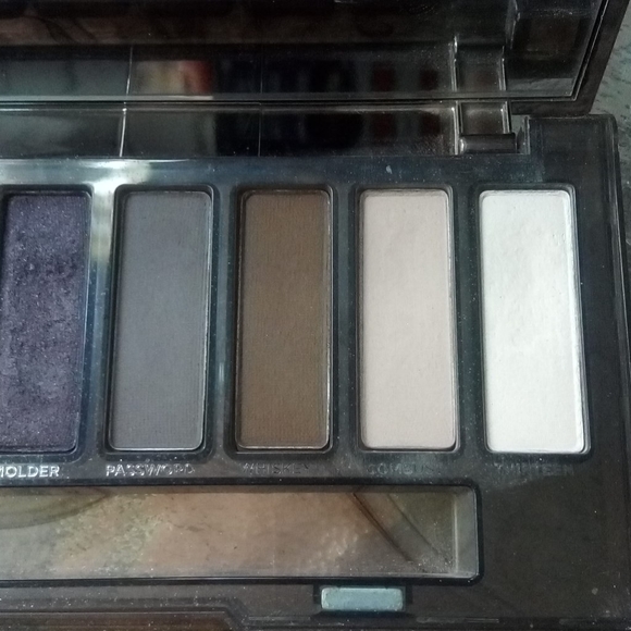 Naked Eyeshadow Pallet - Picture 3 of 5